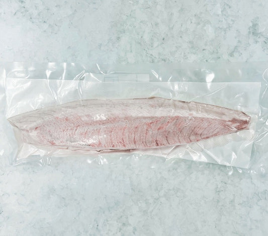 Vacuum-sealed fresh yellowtail loin back on crushed ice, ready for culinary use. Perfect for sashimi or sushi dishes, highlighting its freshness and premium quality