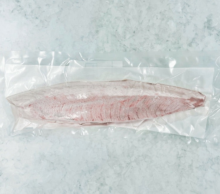 Vacuum-sealed fresh yellowtail loin back on crushed ice, ready for culinary use. Perfect for sashimi or sushi dishes, highlighting its freshness and premium quality
