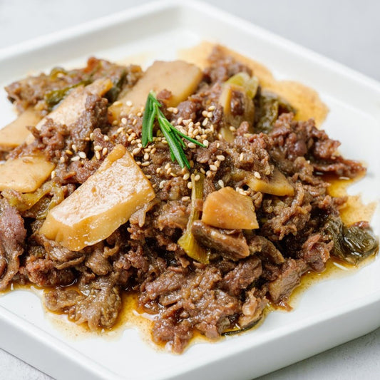 ํฐ์ ์ ์์ ์ ๊ณต๋ ํ๊ตญ์ ์๋
 ์๊ท ์๋ถ๊ณ ๊ธฐ, ๊ฐ์ข
 ์ผ์ฑ์ ํจ๊ป ์๋
๋ ์๊ณ ๊ธฐ๊ฐ ์ ์ด์ฐ๋ฌ์ ธ ์์ผ๋ฉฐ, ์๋ฆฌ ์์ ์๋์ ์ฐธ๊นจ์ ์ ์ ํ ํ๋ธ๊ฐ ๋ฟ๋ ค์ ธ ์์